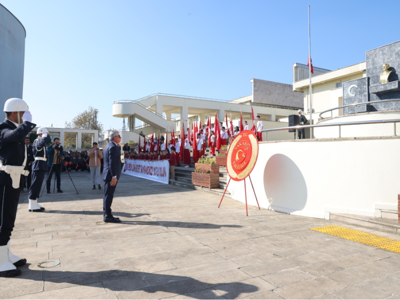 29 Ekim Cumhuriyet Bayramı Kutlamaları Programı Kapsamında Atatürk Anıtına Çelenk Sunuldu